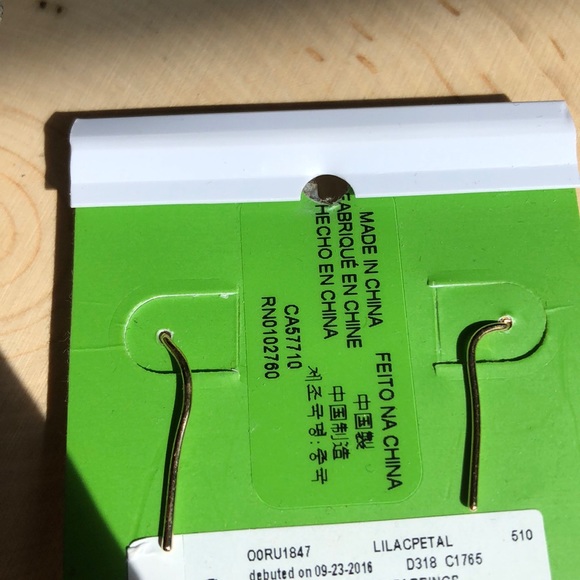 NWT KATE SPADE LILAC PETAL EARRINGS!! - Picture 4 of 4